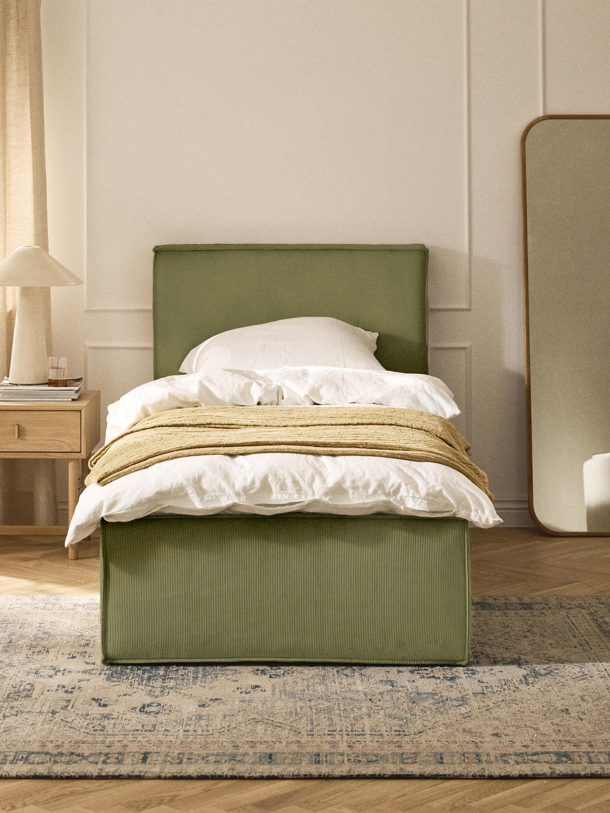 Dremvard Single Bed in Corduroy