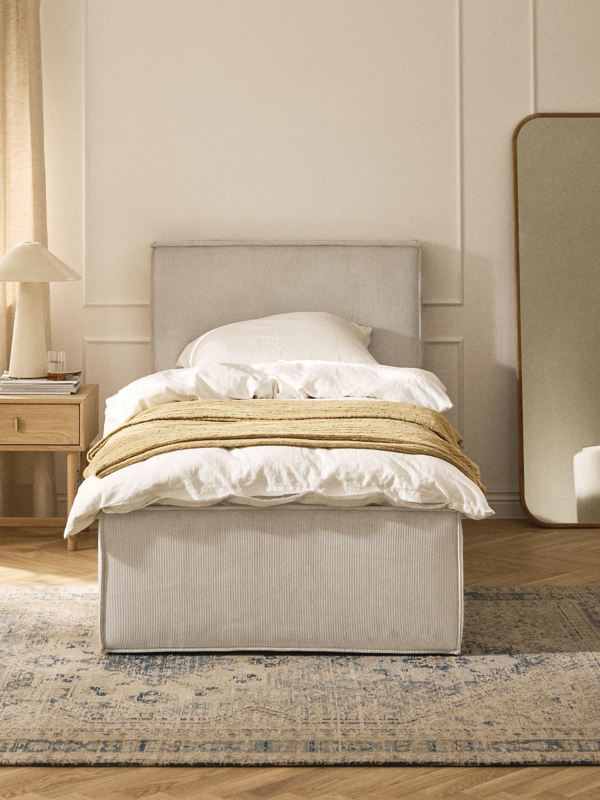 Dremvard Single Bed in Corduroy