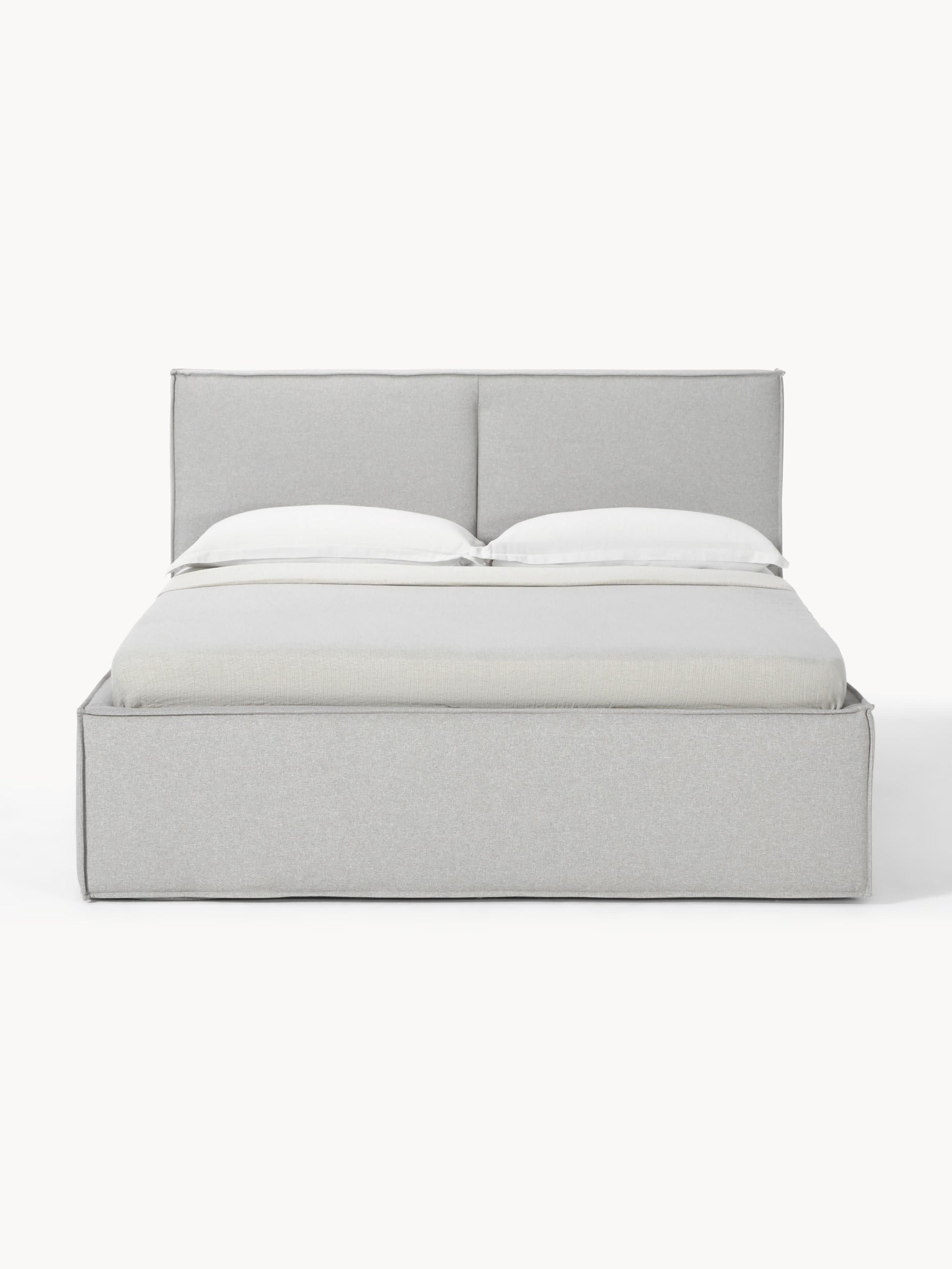 Dremvard Upholstered Bed