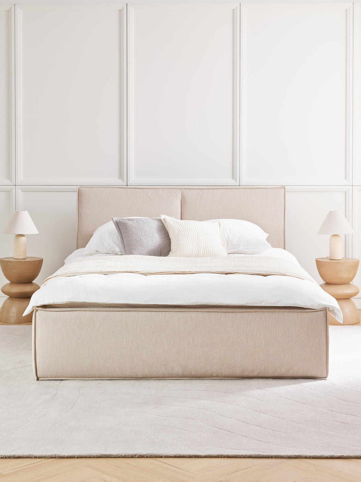 Dremvard Upholstered Storage Bed