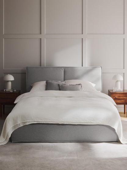 Dremvard Upholstered Storage Bed