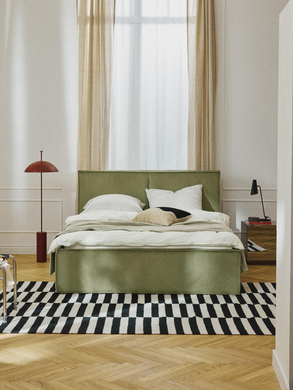 Dremvard Upholstered Storage Bed in Corduroy