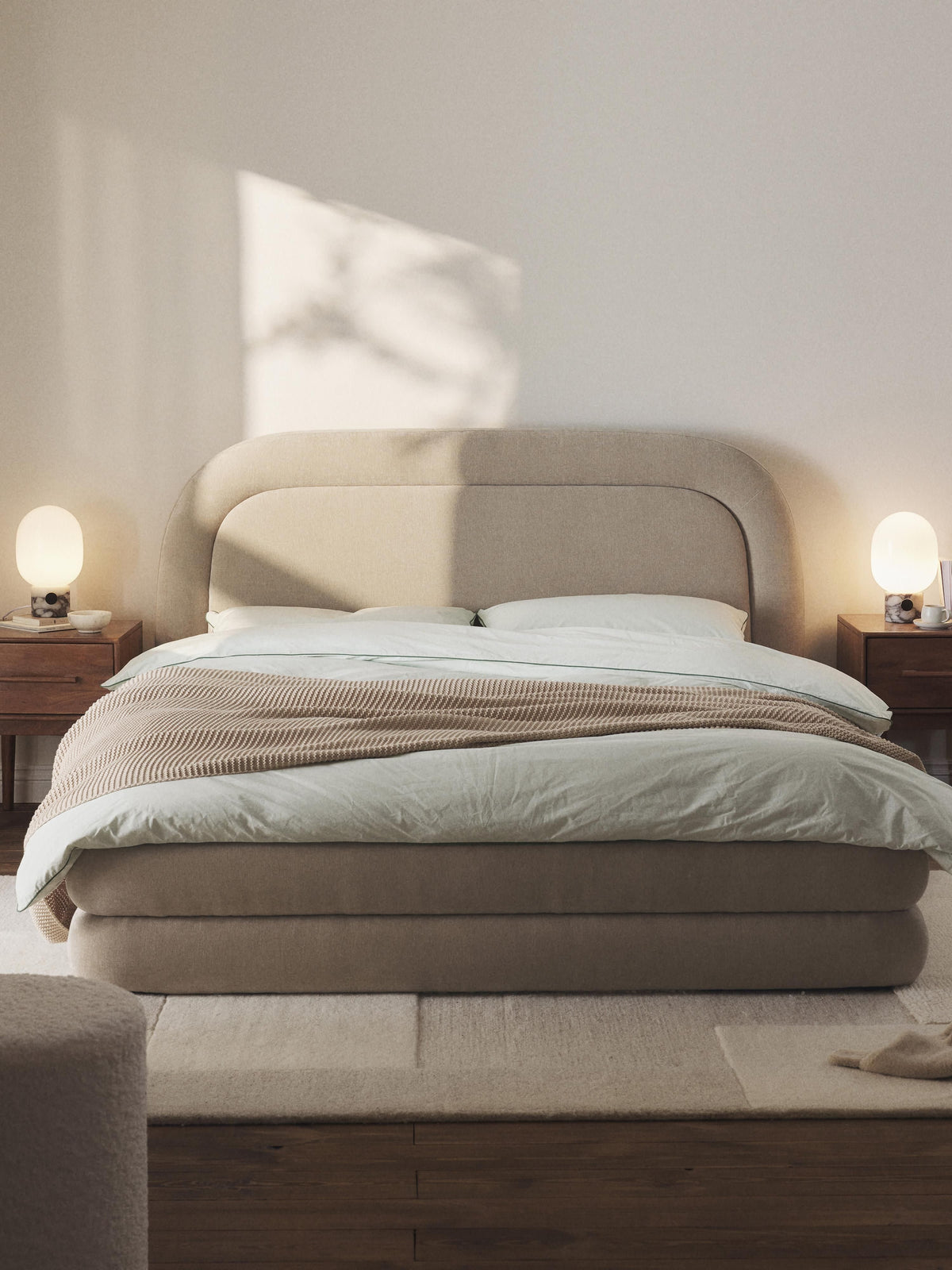 Solvante Upholstered Bed